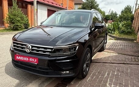 Volkswagen Tiguan II, 2018 год, 2 390 000 рублей, 3 фотография