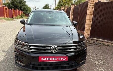 Volkswagen Tiguan II, 2018 год, 2 390 000 рублей, 2 фотография