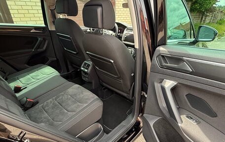 Volkswagen Tiguan II, 2018 год, 2 390 000 рублей, 16 фотография