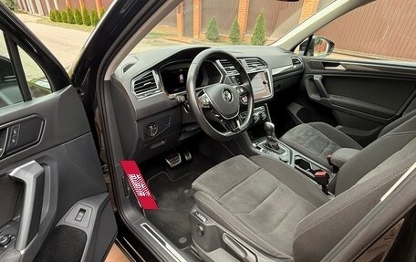 Volkswagen Tiguan II, 2018 год, 2 390 000 рублей, 14 фотография