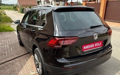 Volkswagen Tiguan II, 2018 год, 2 390 000 рублей, 7 фотография
