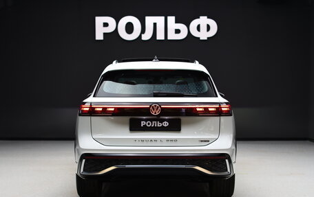 Volkswagen Tiguan II, 2024 год, 4 950 000 рублей, 4 фотография
