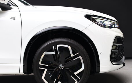 Volkswagen Tiguan II, 2024 год, 4 950 000 рублей, 7 фотография