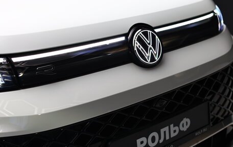 Volkswagen Tiguan II, 2024 год, 4 950 000 рублей, 11 фотография