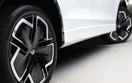 Volkswagen Tiguan II, 2024 год, 4 950 000 рублей, 8 фотография
