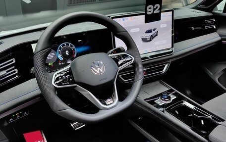 Volkswagen Tiguan II, 2024 год, 4 950 000 рублей, 17 фотография