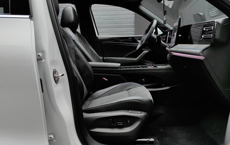 Volkswagen Tiguan II, 2024 год, 4 950 000 рублей, 26 фотография