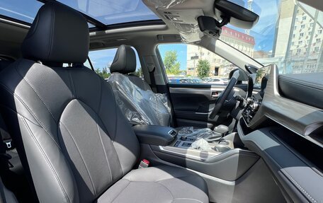 Toyota Highlander, 2025 год, 4 890 000 рублей, 28 фотография