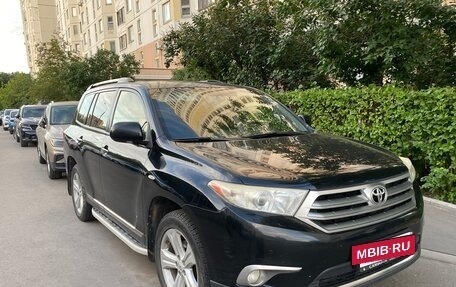 Toyota Highlander III, 2012 год, 1 850 000 рублей, 2 фотография