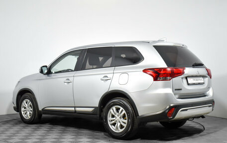 Mitsubishi Outlander III рестайлинг 3, 2018 год, 1 965 000 рублей, 7 фотография