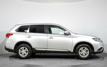 Mitsubishi Outlander III рестайлинг 3, 2018 год, 1 965 000 рублей, 4 фотография