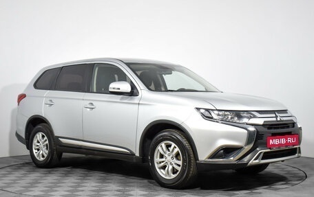 Mitsubishi Outlander III рестайлинг 3, 2018 год, 1 965 000 рублей, 3 фотография