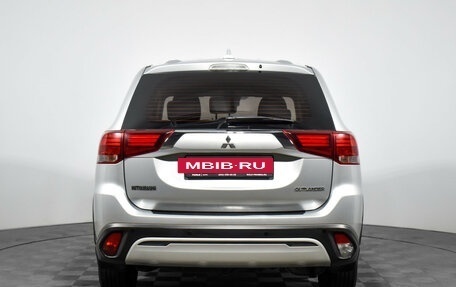 Mitsubishi Outlander III рестайлинг 3, 2018 год, 1 965 000 рублей, 6 фотография