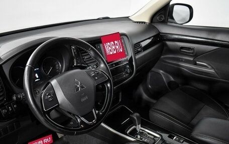 Mitsubishi Outlander III рестайлинг 3, 2018 год, 1 965 000 рублей, 9 фотография
