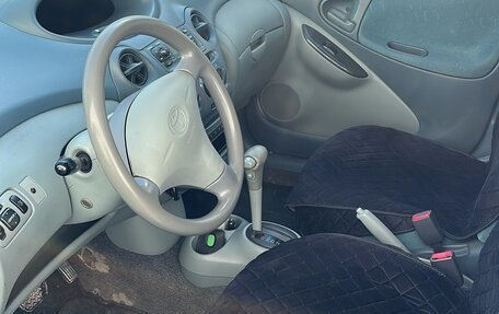 Toyota Yaris I рестайлинг, 2000 год, 325 000 рублей, 3 фотография