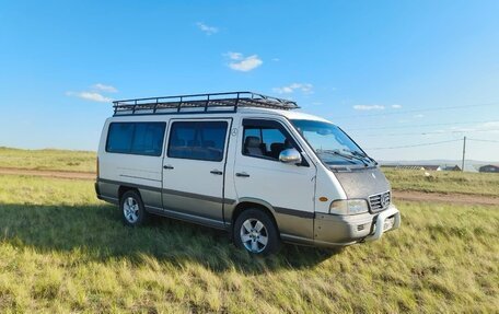 SsangYong Istana, 2003 год, 650 000 рублей, 1 фотография