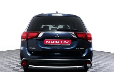 Mitsubishi Outlander III рестайлинг 3, 2018 год, 2 089 000 рублей, 6 фотография