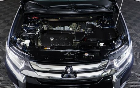 Mitsubishi Outlander III рестайлинг 3, 2018 год, 2 089 000 рублей, 9 фотография