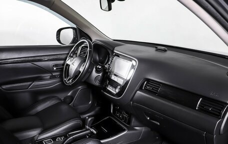Mitsubishi Outlander III рестайлинг 3, 2018 год, 2 089 000 рублей, 11 фотография