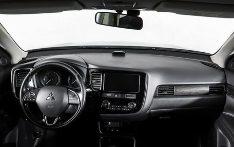 Mitsubishi Outlander III рестайлинг 3, 2018 год, 2 089 000 рублей, 13 фотография