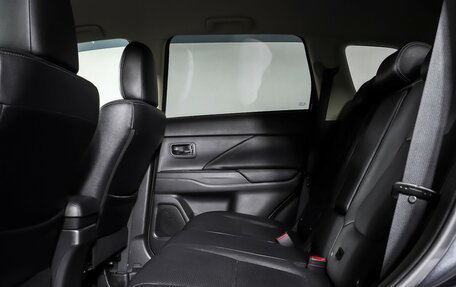 Mitsubishi Outlander III рестайлинг 3, 2018 год, 2 089 000 рублей, 12 фотография