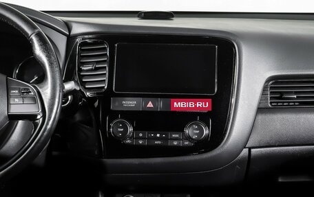 Mitsubishi Outlander III рестайлинг 3, 2018 год, 2 089 000 рублей, 14 фотография