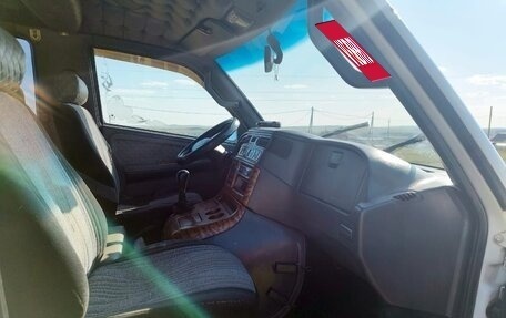 SsangYong Istana, 2003 год, 650 000 рублей, 3 фотография