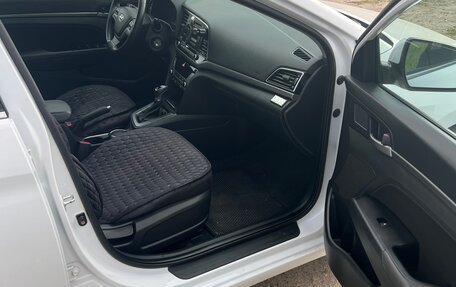 Hyundai Elantra VI рестайлинг, 2017 год, 1 700 000 рублей, 10 фотография