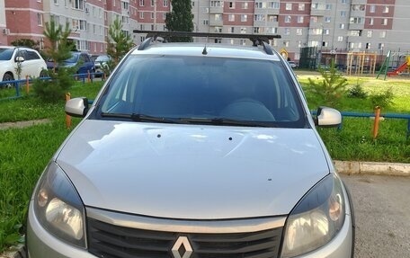 Renault Sandero II рестайлинг, 2014 год, 700 000 рублей, 2 фотография