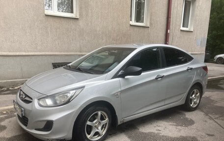 Hyundai Solaris II рестайлинг, 2012 год, 650 000 рублей, 2 фотография