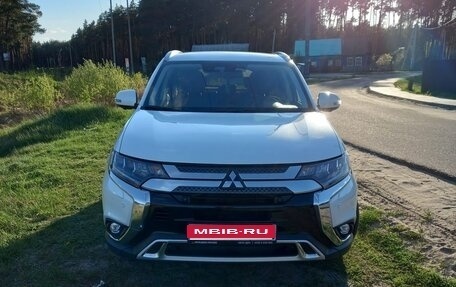 Mitsubishi Outlander III рестайлинг 3, 2019 год, 3 420 000 рублей, 1 фотография