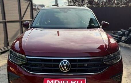 Volkswagen Tiguan II, 2021 год, 3 600 000 рублей, 1 фотография
