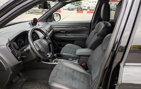 Mitsubishi Outlander III рестайлинг 3, 2021 год, 2 950 000 рублей, 9 фотография