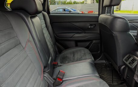 Mitsubishi Outlander III рестайлинг 3, 2021 год, 2 950 000 рублей, 12 фотография