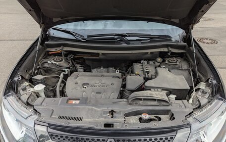 Mitsubishi Outlander III рестайлинг 3, 2021 год, 2 950 000 рублей, 14 фотография