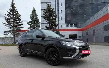 Mitsubishi Outlander III рестайлинг 3, 2021 год, 2 950 000 рублей, 3 фотография