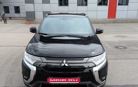 Mitsubishi Outlander III рестайлинг 3, 2021 год, 2 950 000 рублей, 2 фотография