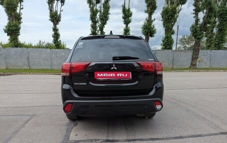 Mitsubishi Outlander III рестайлинг 3, 2021 год, 2 950 000 рублей, 6 фотография
