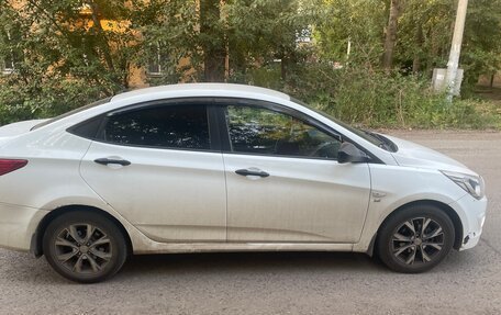 Hyundai Solaris II рестайлинг, 2014 год, 700 000 рублей, 2 фотография