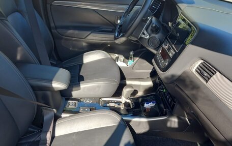 Mitsubishi Outlander III рестайлинг 3, 2019 год, 3 420 000 рублей, 8 фотография
