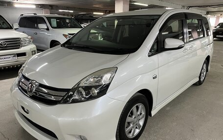 Toyota ISis I, 2014 год, 1 550 000 рублей, 2 фотография