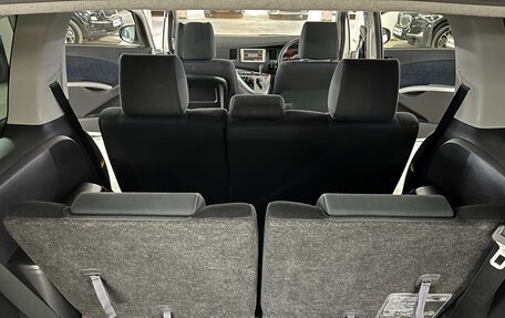 Toyota ISis I, 2014 год, 1 550 000 рублей, 22 фотография
