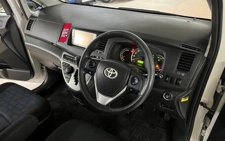 Toyota ISis I, 2014 год, 1 550 000 рублей, 12 фотография