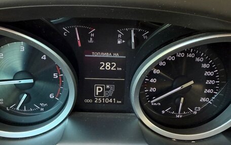 Toyota Land Cruiser 200, 2014 год, 5 200 000 рублей, 9 фотография