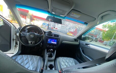 Volkswagen Jetta VI, 2013 год, 1 160 000 рублей, 24 фотография
