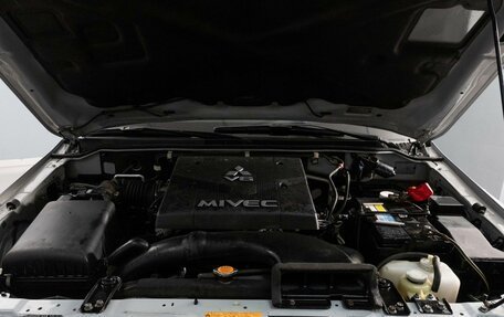 Mitsubishi Pajero IV, 2010 год, 1 535 000 рублей, 10 фотография