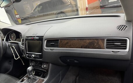Volkswagen Touareg III, 2011 год, 1 830 000 рублей, 8 фотография