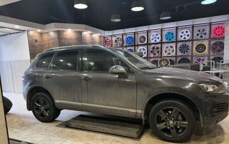 Volkswagen Touareg III, 2011 год, 1 830 000 рублей, 15 фотография