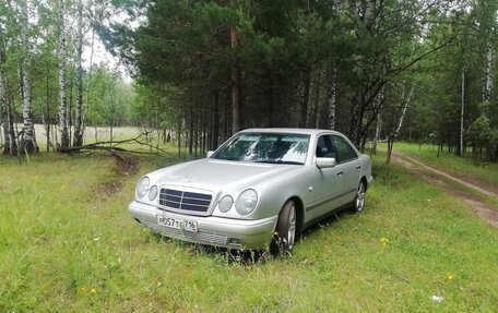 Mercedes-Benz E-Класс, 1997 год, 400 000 рублей, 4 фотография