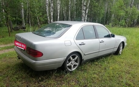 Mercedes-Benz E-Класс, 1997 год, 400 000 рублей, 2 фотография